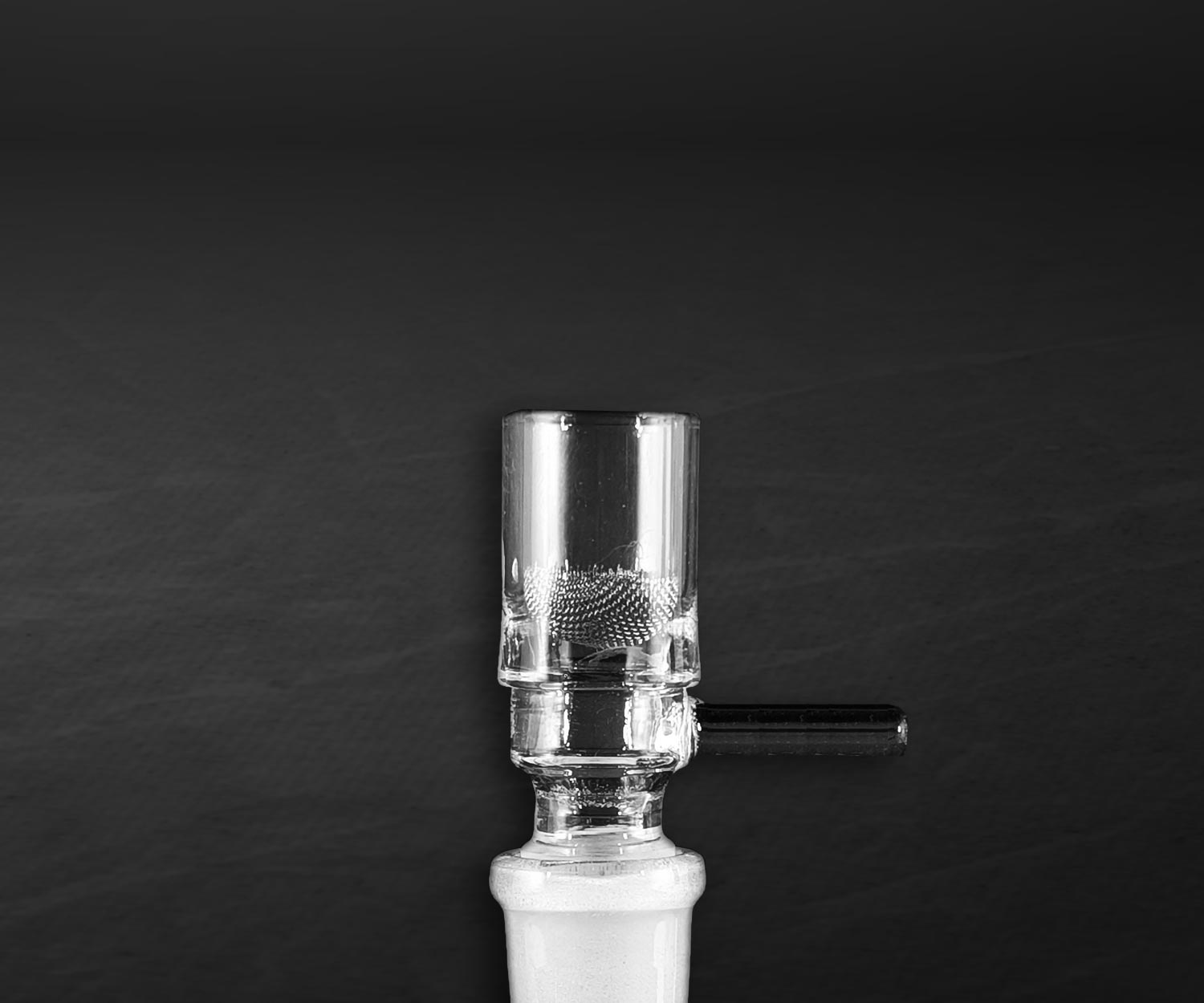Showing the Micro Ripper bowl on a glass bubbler.