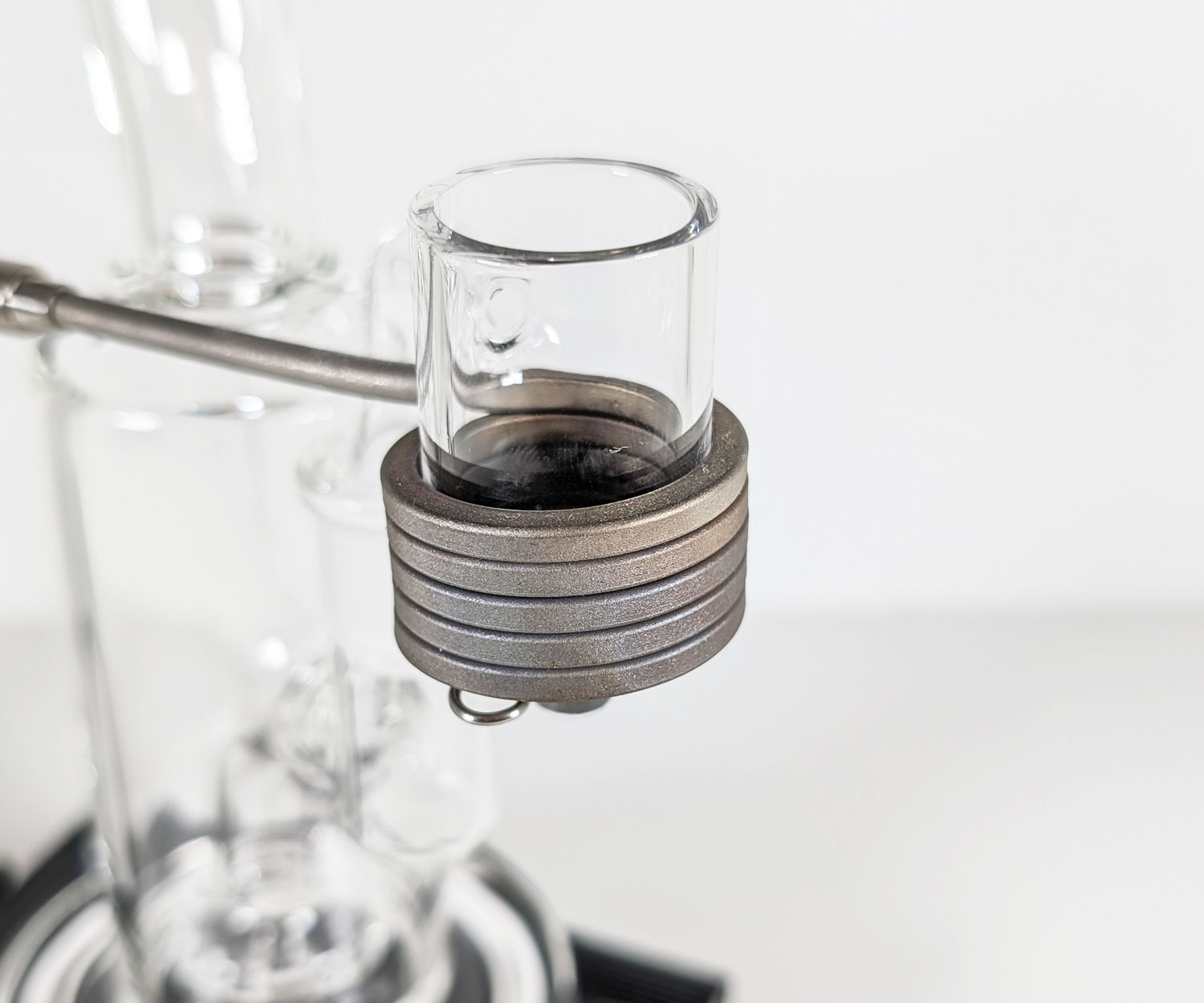 Showing the e-nail axial coil of the Sauze Boss dab kit.